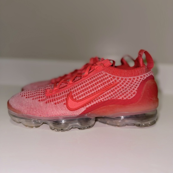 Nike Air Vapormax 2021 Flyknit red women’s size 7.5 - Picture 3 of 15
